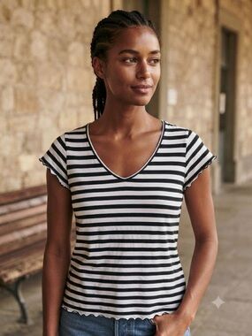 Nordstrom 1901 Black and White Striped V-Neck Short Sleeve Tee
